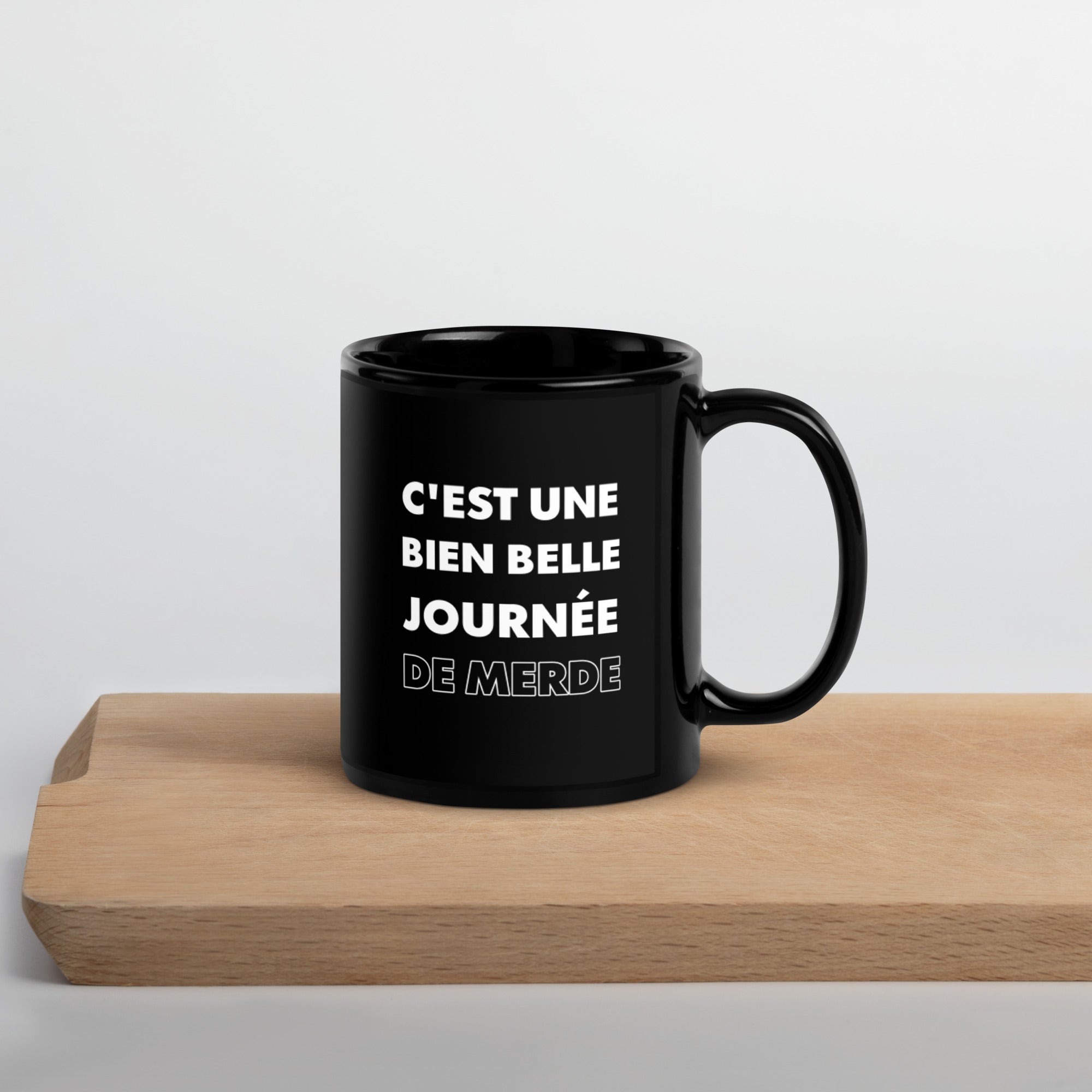 Mug brillant noir C'est Une Bien Belle Journée De Merde