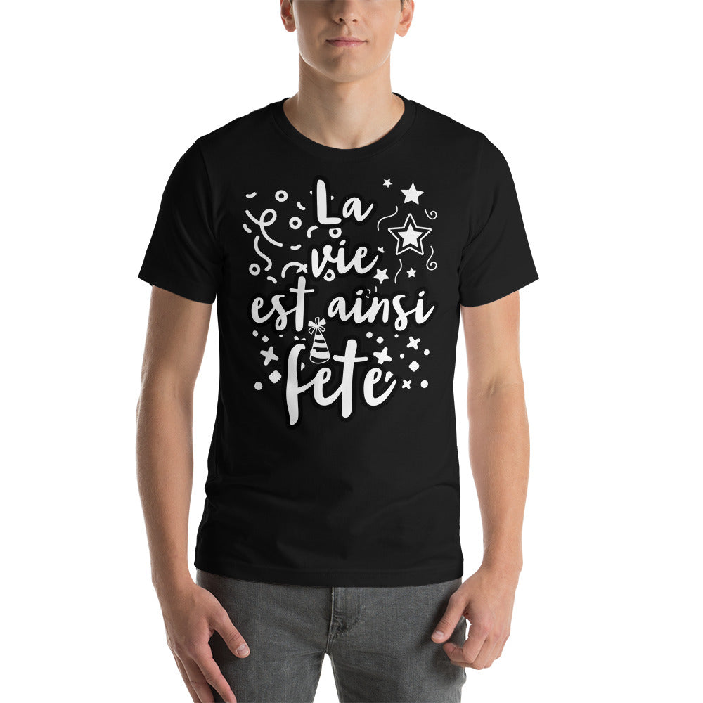 T-shirt unisexe La vie est ainsi Fête (Lettrage clair)