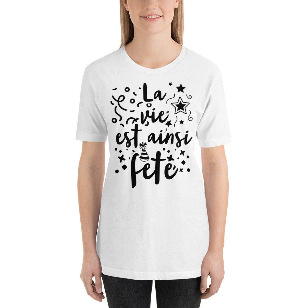 T-shirt unisexe La vie est ainsi Fête (Lettrage foncé)