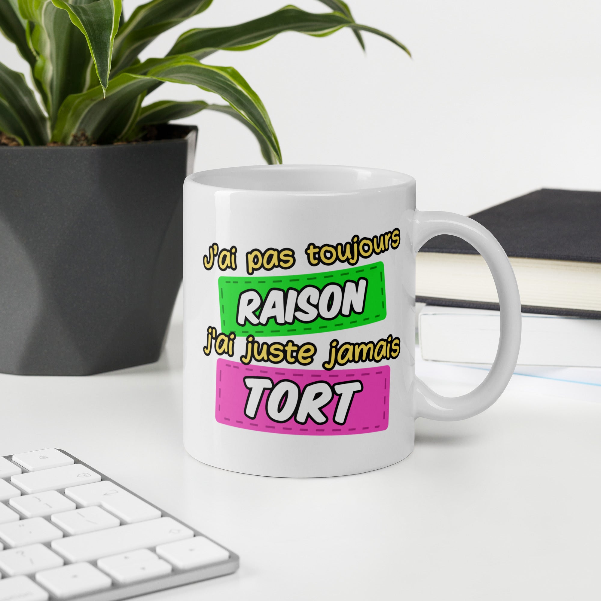 Mug Blanc à côté d'un clavier et d'une plante J'ai Pas Toujours Raison